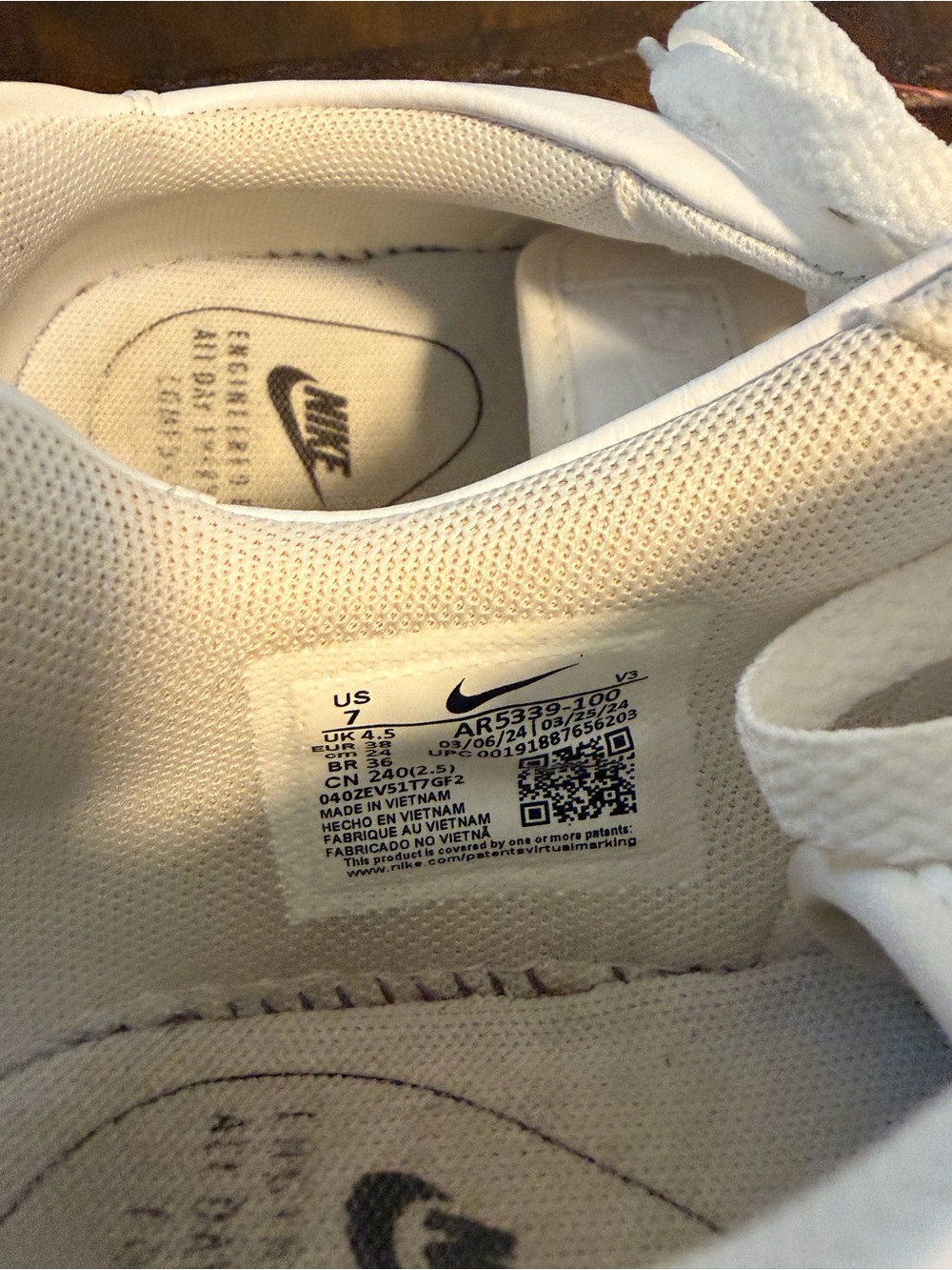 Nike Kids White Mesh Low-Top Sneakers - Classic Lace-Up